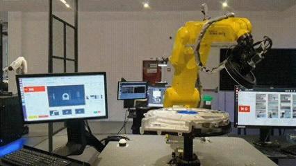 机械臂搬进了写字楼？它们正以「亿」倍速加速工业自动化控制